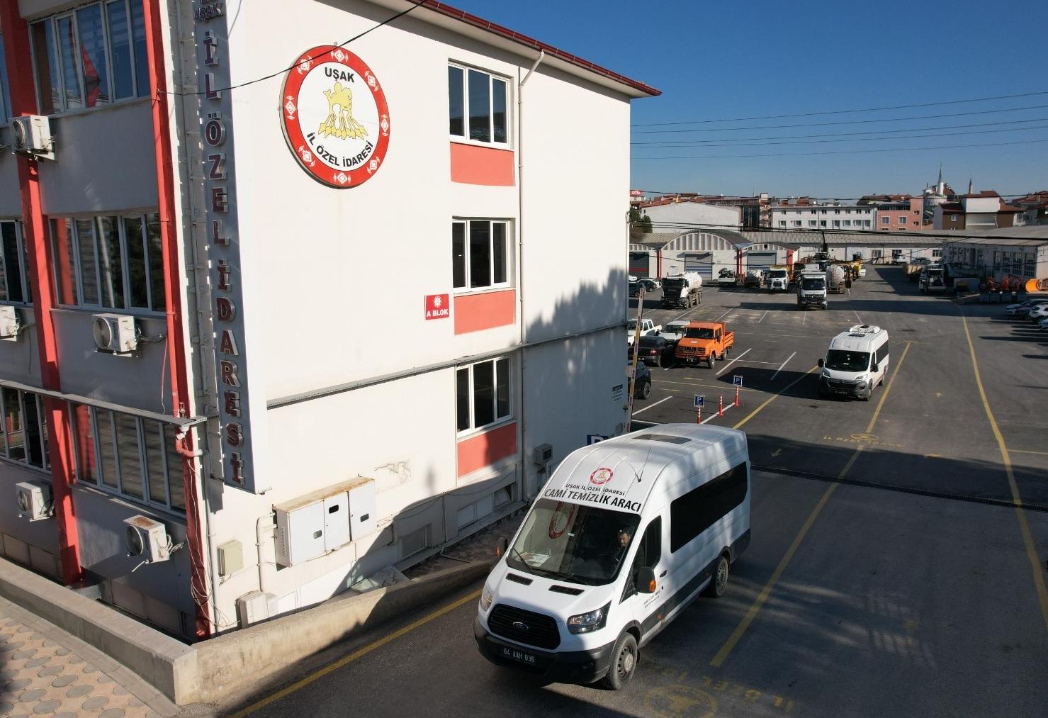 Uşak İl Özel İdaresi’nden Köy Camilerinde Temizlik Çalışması