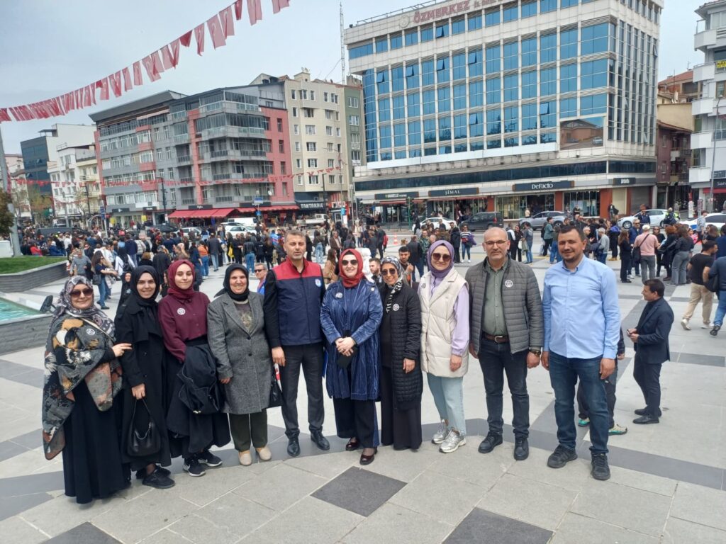 Uşak’ta Eğitim Sendikalarından Ortak Yürüyüş ve Açıklama: Binlerce Kişi Meydanlarda Buluştu - 09c7031e 1469 4172 b9d3 85366ef44ed8