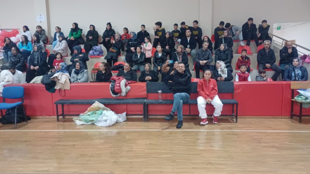 UŞAK’TA 23 NİSAN COŞKUSU: TÜPRAG ANADOLU İMAM HATİP ORTAOKULU’NDA ANLAMLI KUTLAMA - 0b780bd6 bc0a 48d2 8775 71fc0d7a0da2