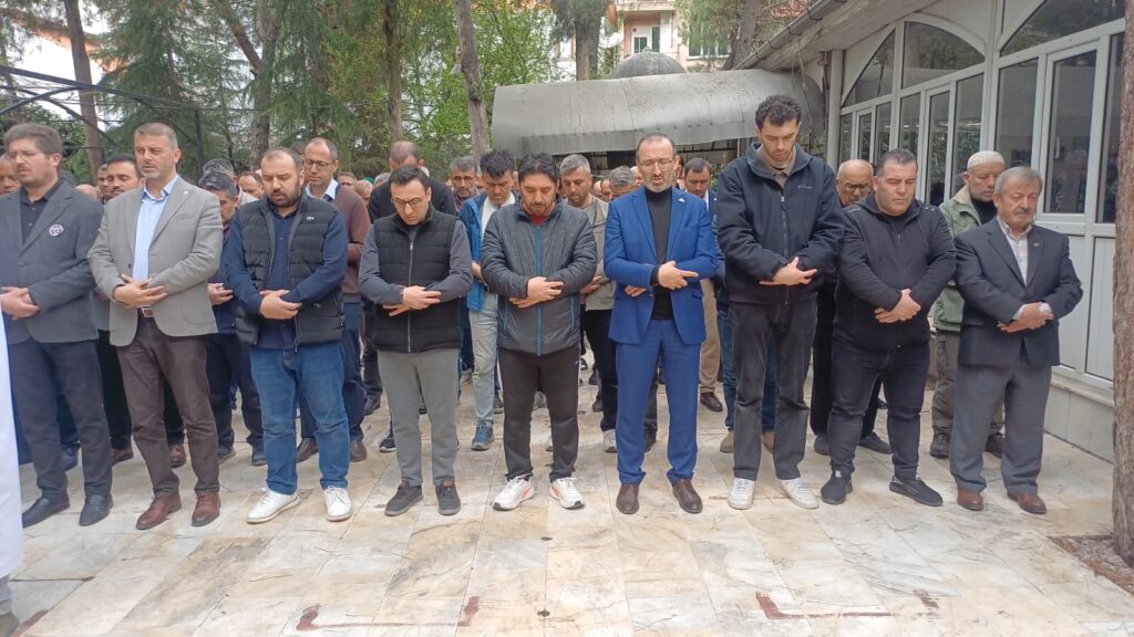 Uşak’ta Eğitimcilerden Anlamlı Tepki: Okullarda Yaşanan Olaylar İçin Gıyabi Cenaze Namazı Kılındı - 1462bb5d 1c98 4d81 bd12 30a0ea4a70ed