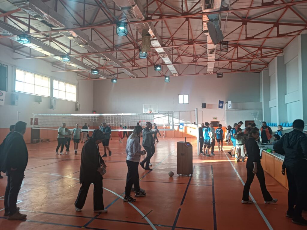 Eğitim Bir-Sen Uşak Şubesi Voleybol Turnuvası Başladı - 1e34a95d 4b63 4571 89e1 466cfa06a745