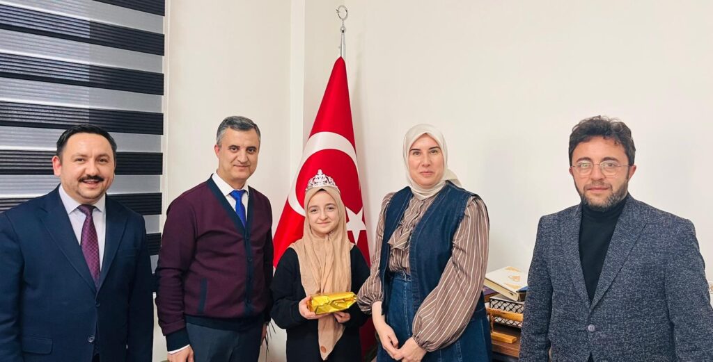 ÖDÜLLÜ HAFIZ ÖĞRENCİLERE BİR HEDİYE DE UŞAK KENT KONSEYİ’NDEN - 2