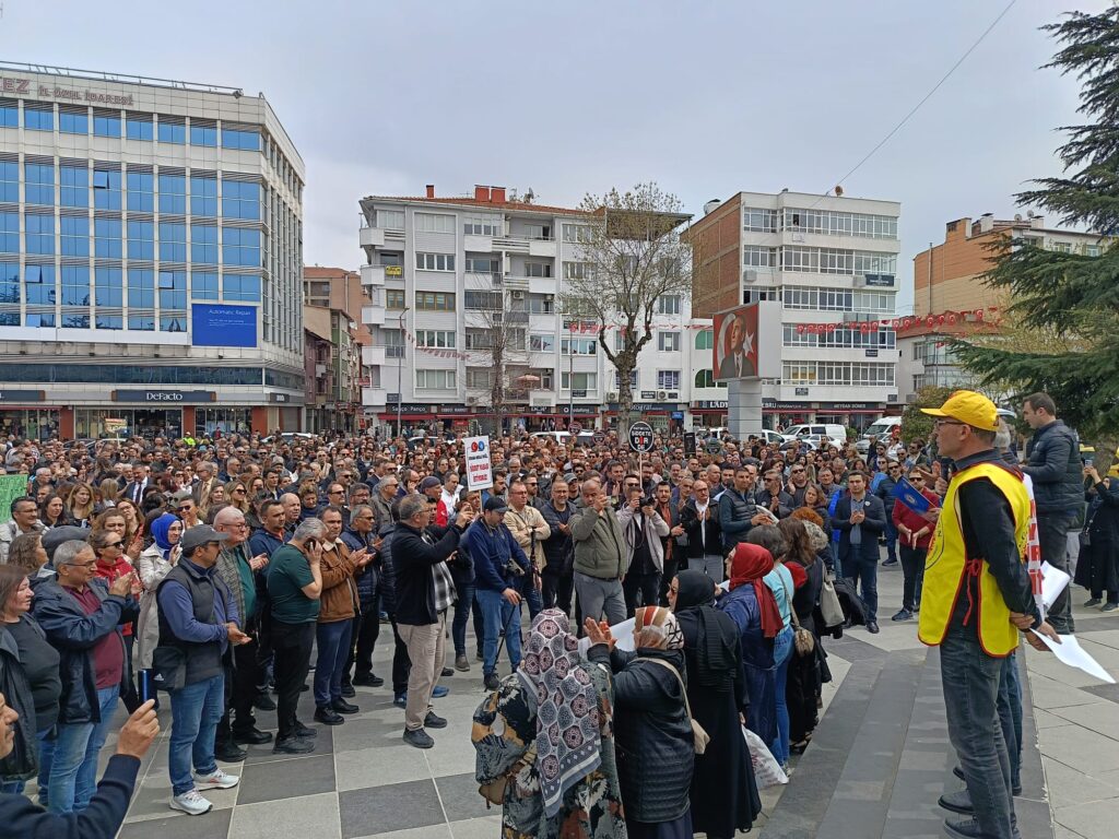Uşak’ta Eğitim Sendikalarından Ortak Yürüyüş ve Açıklama: Binlerce Kişi Meydanlarda Buluştu - 254a9107 ec4f 450c 9057 71d22a28f0d0