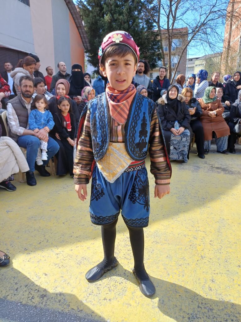 Uşak Aybey İlkokulu’nda 23 Nisan Coşkusu: Geleceğin Teminatı Çocuklar Bayramlarını Gururla Kutladı - 2f757e79 442b 4135 ac86 50ccf69d7a0f