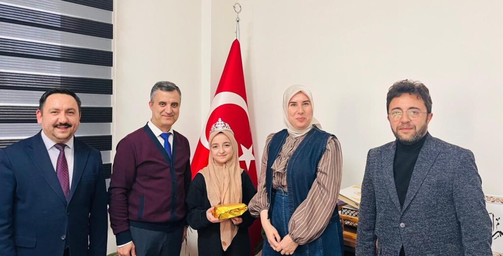 ÖDÜLLÜ HAFIZ ÖĞRENCİLERE BİR HEDİYE DE UŞAK KENT KONSEYİ’NDEN - 3