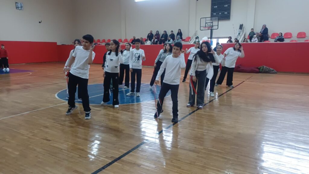 UŞAK’TA 23 NİSAN COŞKUSU: TÜPRAG ANADOLU İMAM HATİP ORTAOKULU’NDA ANLAMLI KUTLAMA - 31e82378 2338 46f6 b0f7 eedb85a0fad4