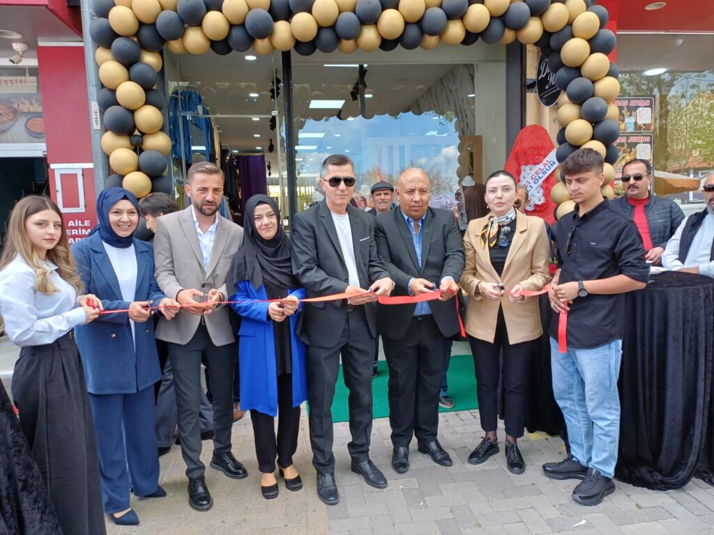 Uşak’ta Yeni Bir Girişim: Diva Moda Evi Görkemli Törenle Hizmete Açıldı - 3446624f 3254 4ac9 98c8 d05d7ce824d1