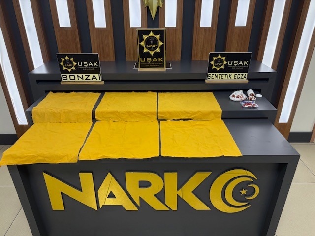 Uşak’ta Uyuşturucuya Geçit Yok: Eş Zamanlı Operasyonlarda Yüklü Miktarda Madde ve 8 Tutuklama - 442b3c4d d2bf 492c 896f ada50a085121