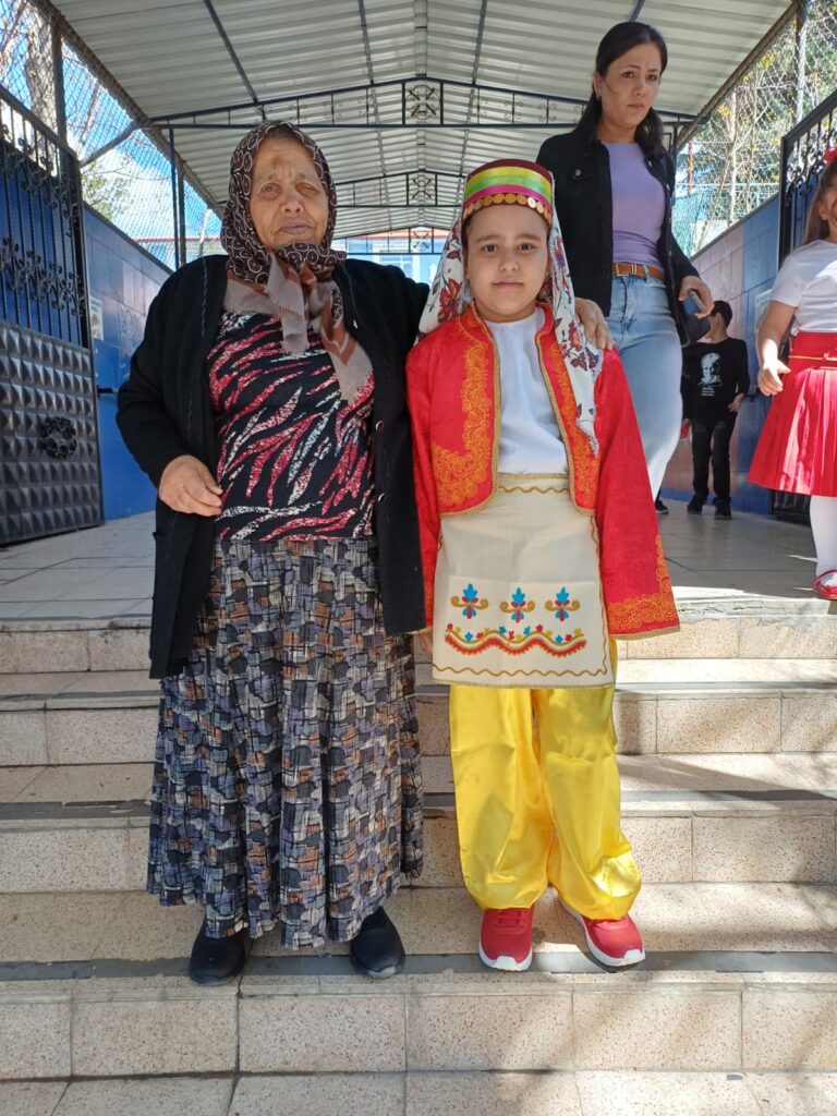 Uşak Aybey İlkokulu’nda 23 Nisan Coşkusu: Geleceğin Teminatı Çocuklar Bayramlarını Gururla Kutladı - 4ce1cc30 e9a8 4207 8bf2 c79fae2e39d9