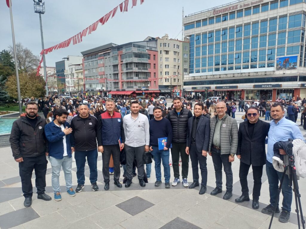 Uşak’ta Eğitim Sendikalarından Ortak Yürüyüş ve Açıklama: Binlerce Kişi Meydanlarda Buluştu - 5be6f3f6 5f17 4f26 b2fd 3154b7a2abfa