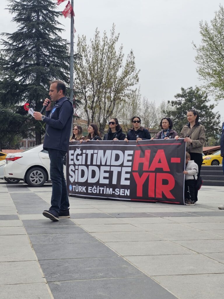 Uşak’ta Eğitim Camiasından Anlamlı Vefa: Hayatını Kaybeden Öğretmen ve Öğrenciler Anıldı - 5e067c26 f127 40f5 8a9d ef86dbb4c871