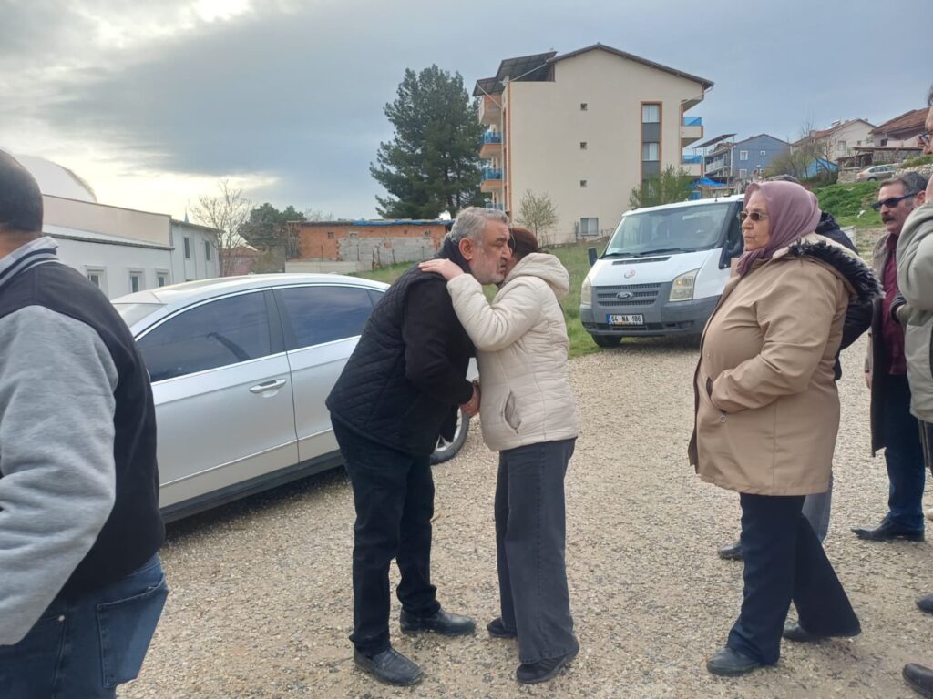 Uşak’ta Gönül Dönmez’e Son Veda: Siyaset ve Basın Dünyası Cenaze Töreninde Buluştu - 6339ce02 a5fd 4219 a540 ca33bdf3ba62