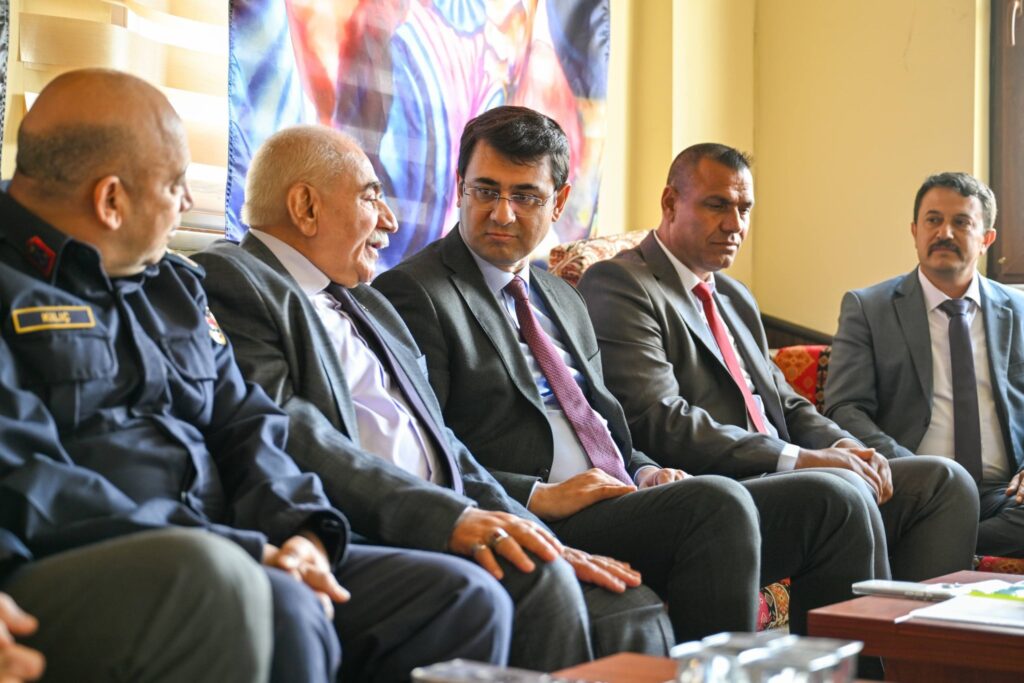 Uşak’ta Toplumsal Birlik Vurgusu: Vali Serdar Kartal’dan Cemevi Ziyareti - 674445883 1271043228533210 2776056936729648868 n