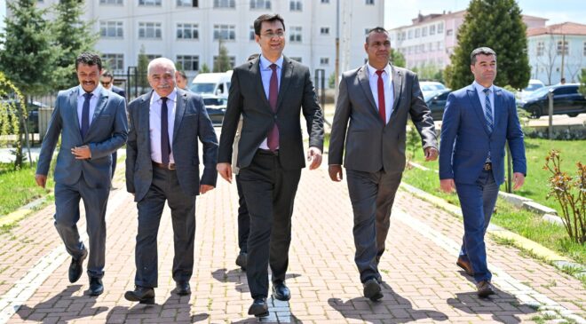 Uşak’ta Toplumsal Birlik Vurgusu: Vali Serdar Kartal’dan Cemevi Ziyareti