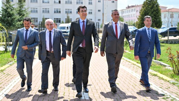 Uşak’ta Toplumsal Birlik Vurgusu: Vali Serdar Kartal’dan Cemevi Ziyareti