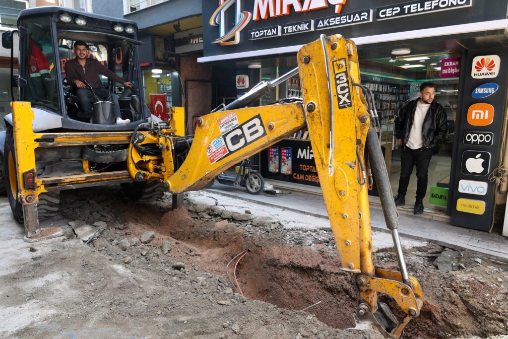 Uşak’ta Altyapı Güçleniyor: Kurtuluş Mahallesi’nde Yağmur Suyu Hattı Çalışmaları Hız Kesmeden Sürüyor - 678701651 1278239271116678 7982113209830412333 n