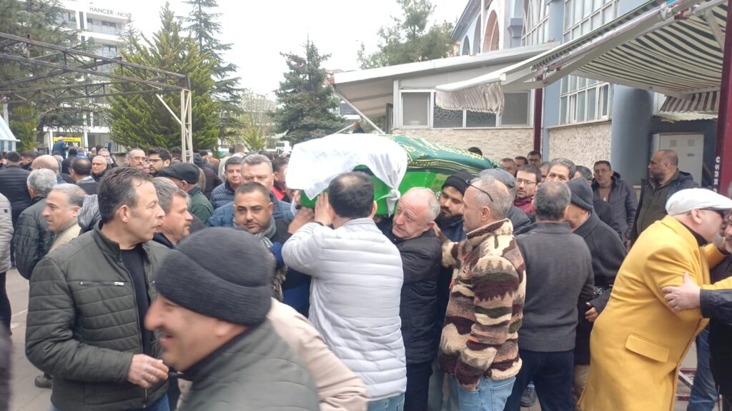 Uşak’ta Gönül Dönmez’e Son Veda: Siyaset ve Basın Dünyası Cenaze Töreninde Buluştu - 67873c3c 8d75 4073 9d54 4d6f05839f83