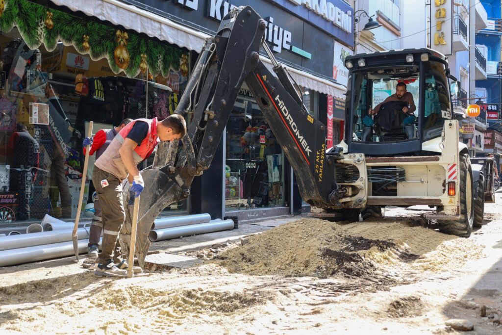 Uşak’ta Altyapı Güçleniyor: Kurtuluş Mahallesi’nde Yağmur Suyu Hattı Çalışmaları Hız Kesmeden Sürüyor - 678919541 1278239334450005 8288534940250357991 n