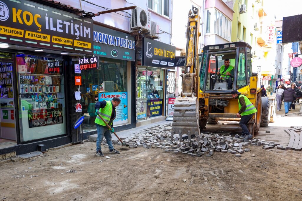 Uşak’ta Altyapı Güçleniyor: Kurtuluş Mahallesi’nde Yağmur Suyu Hattı Çalışmaları Hız Kesmeden Sürüyor - 679011260 1278239347783337 3147593505984419745 n