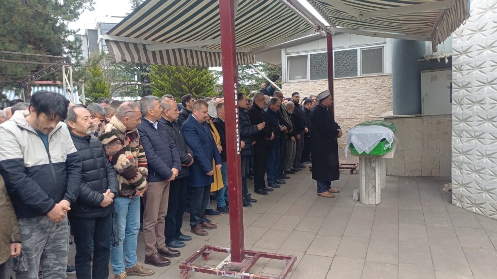 Uşak’ta Gönül Dönmez’e Son Veda: Siyaset ve Basın Dünyası Cenaze Töreninde Buluştu - 707f3413 5a11 4e08 ac20 733d676ca084