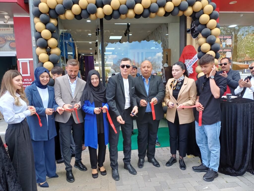 Uşak’ta Yeni Bir Girişim: Diva Moda Evi Görkemli Törenle Hizmete Açıldı - 7100d31b 7399 4fbc bdb8 8f5cc20b4471