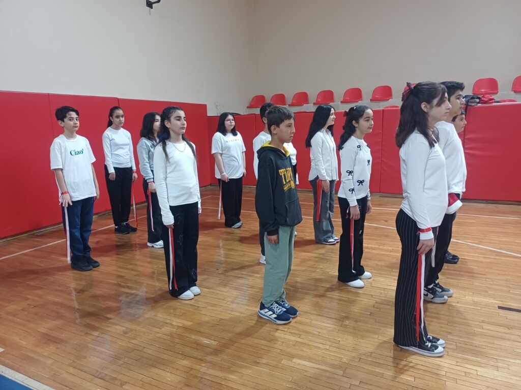 UŞAK’TA 23 NİSAN COŞKUSU: TÜPRAG ANADOLU İMAM HATİP ORTAOKULU’NDA ANLAMLI KUTLAMA - 867811f2 b9e4 4725 934b 080267bcd5be