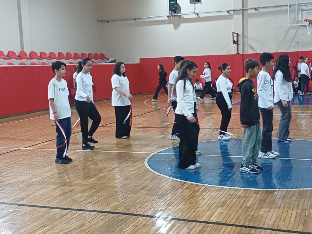 UŞAK’TA 23 NİSAN COŞKUSU: TÜPRAG ANADOLU İMAM HATİP ORTAOKULU’NDA ANLAMLI KUTLAMA - 942b2f99 e34b 4841 a992 4254a0c21bf1