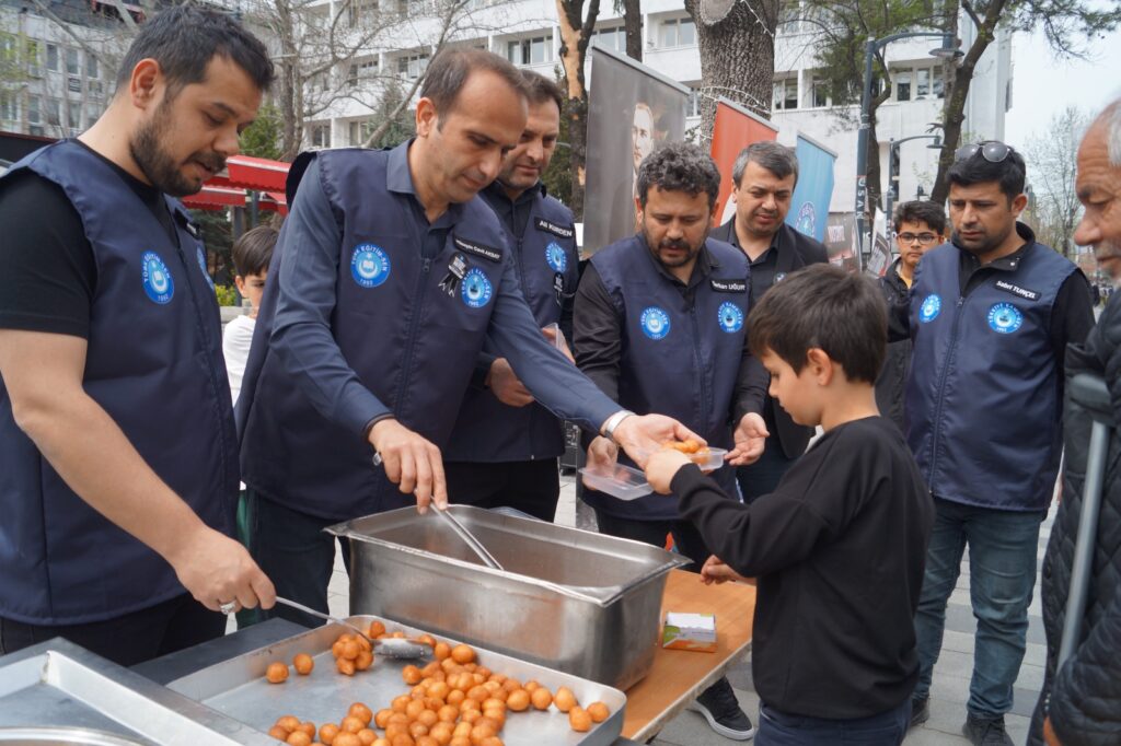 Uşak’ta Eğitim Camiasından Anlamlı Vefa: Hayatını Kaybeden Öğretmen ve Öğrenciler Anıldı - a3e70832 e851 4cbe a065 65d6bf67a92b