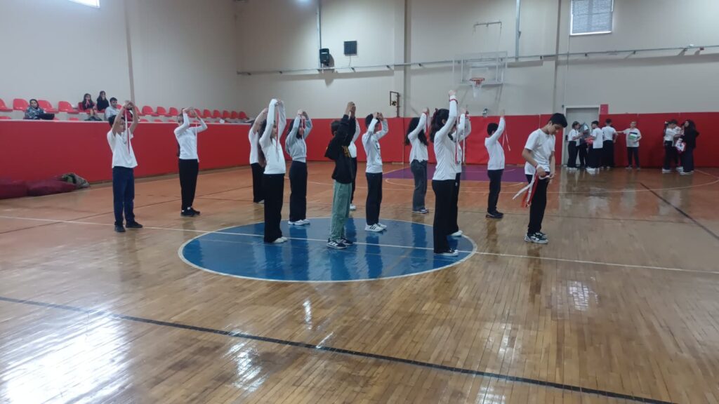 UŞAK’TA 23 NİSAN COŞKUSU: TÜPRAG ANADOLU İMAM HATİP ORTAOKULU’NDA ANLAMLI KUTLAMA - a6760ed3 d3f3 4262 b23c 68f4268213f7