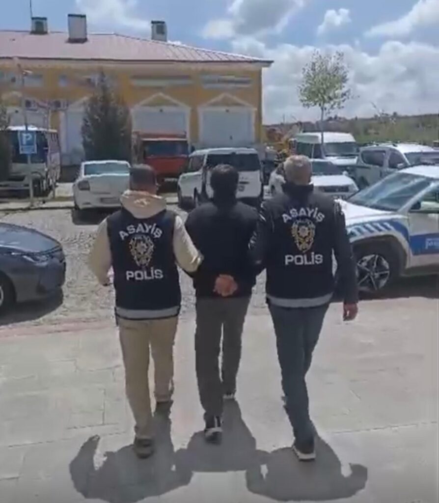 Uşak’ta Firari Hükümlü Operasyonu: 17 Dosyadan Aranan Şahıs Yakalandı - a9653ea2 bd76 43f5 8bcb 625d38f808dc