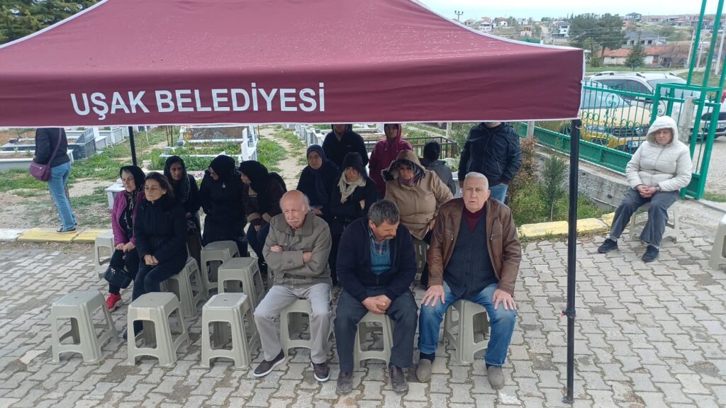 Uşak’ta Gönül Dönmez’e Son Veda: Siyaset ve Basın Dünyası Cenaze Töreninde Buluştu - af2bedeb c5a9 4636 be11 c0a89442635c