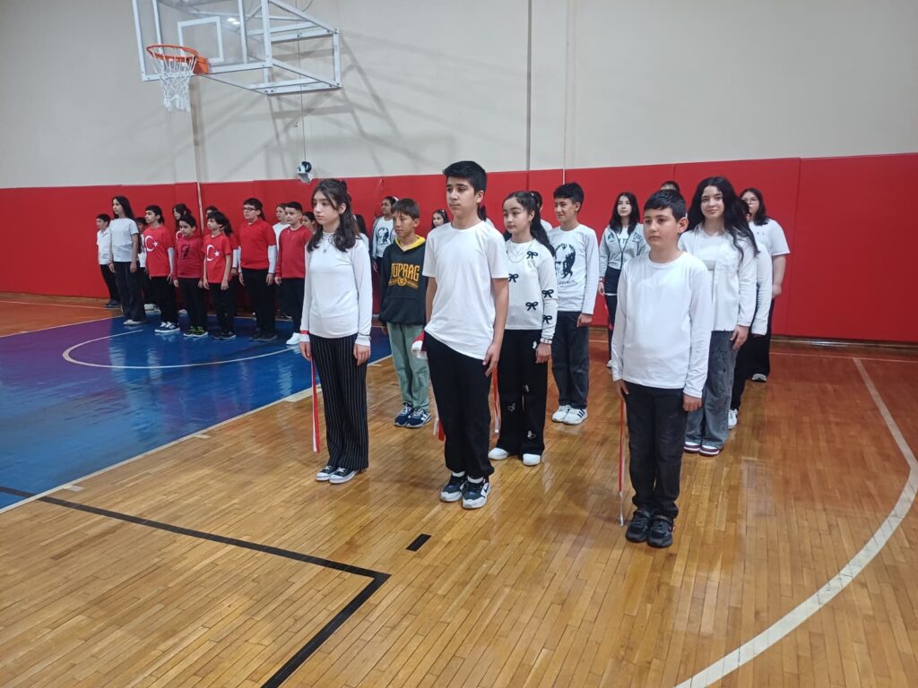 UŞAK’TA 23 NİSAN COŞKUSU: TÜPRAG ANADOLU İMAM HATİP ORTAOKULU’NDA ANLAMLI KUTLAMA - b451969b 3305 40e2 8c3d 9b2a1b0c9bb7