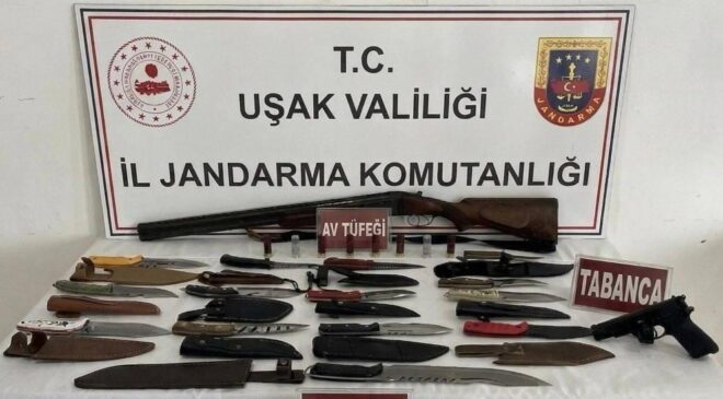 Uşak’ta Kaçakçılığa Darbe: 5 Şüpheliye Ait Adreslerde Uyuşturucu ve Silah Ele Geçirildi