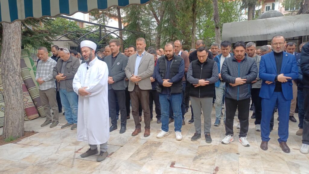 Uşak’ta Eğitimcilerden Anlamlı Tepki: Okullarda Yaşanan Olaylar İçin Gıyabi Cenaze Namazı Kılındı - bac3582a 64bb 4b7d a092 3fd6b6e3d26a