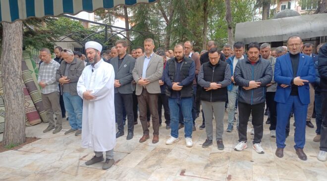 Uşak’ta Eğitimcilerden Anlamlı Tepki: Okullarda Yaşanan Olaylar İçin Gıyabi Cenaze Namazı Kılındı