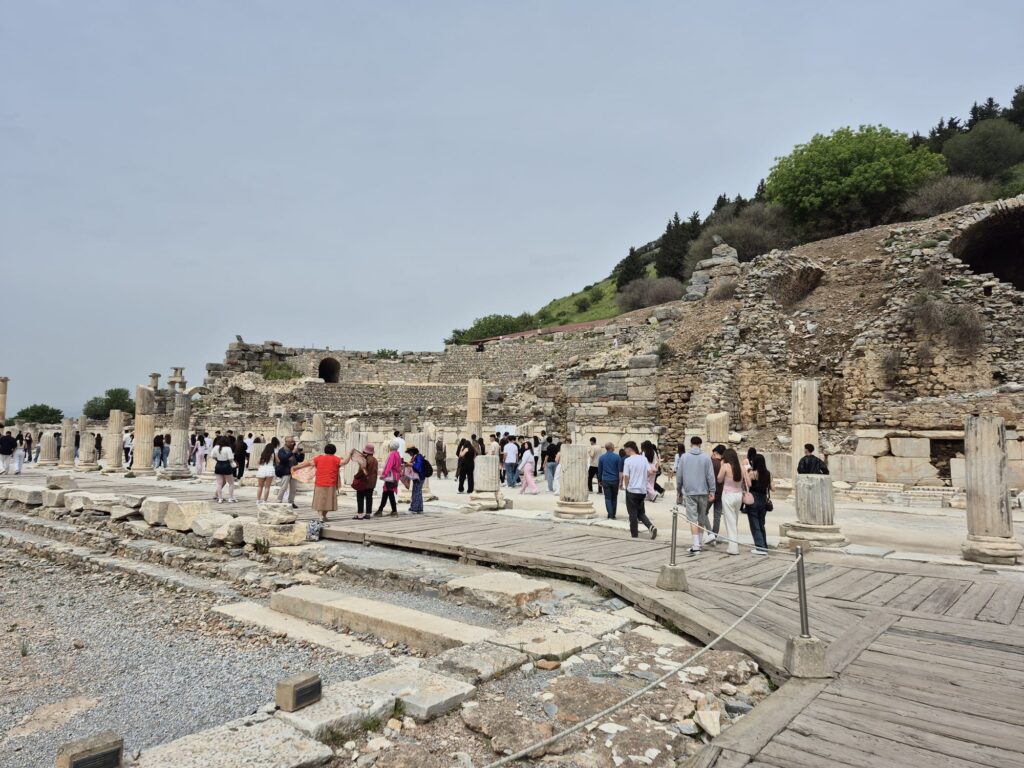 Uşak Lisesi Öğrencileri İzmir’de Tarih, Doğa ve Üniversite Deneyimiyle Buluştu - c0fb4021 9fad 4500 866e c0bdd1a19997