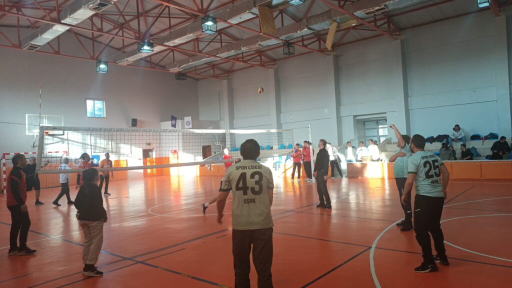 Eğitim Bir-Sen Uşak Şubesi Voleybol Turnuvası Başladı - c3c49673 18a5 403d 8ea8 333a3abb0f9a