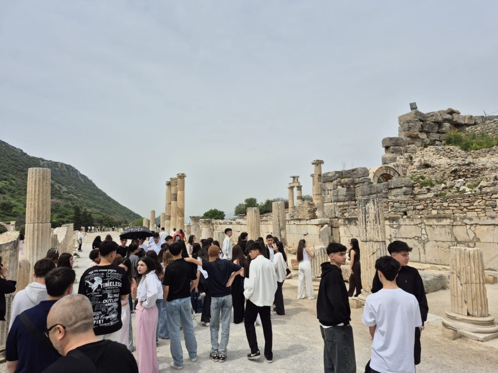 Uşak Lisesi Öğrencileri İzmir’de Tarih, Doğa ve Üniversite Deneyimiyle Buluştu - ccbe9512 2d04 4998 879a fb2ae8abe0f6