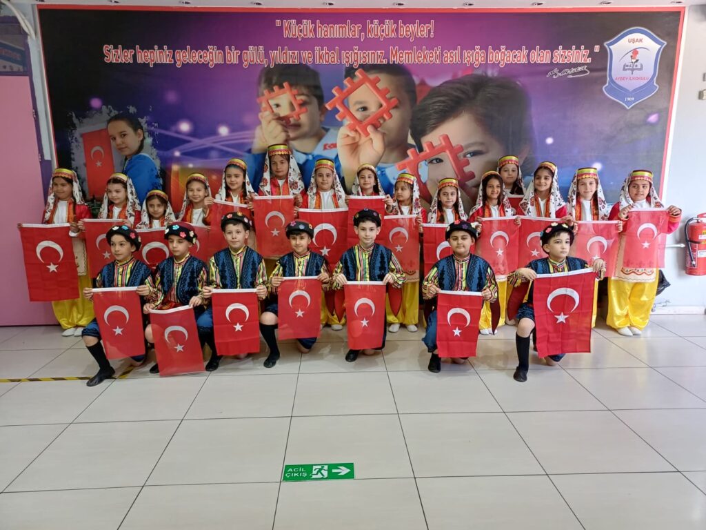 Uşak Aybey İlkokulu’nda 23 Nisan Coşkusu: Geleceğin Teminatı Çocuklar Bayramlarını Gururla Kutladı - cd5c4ef1 7e57 4b14 9bb6 95e90c31b8d8