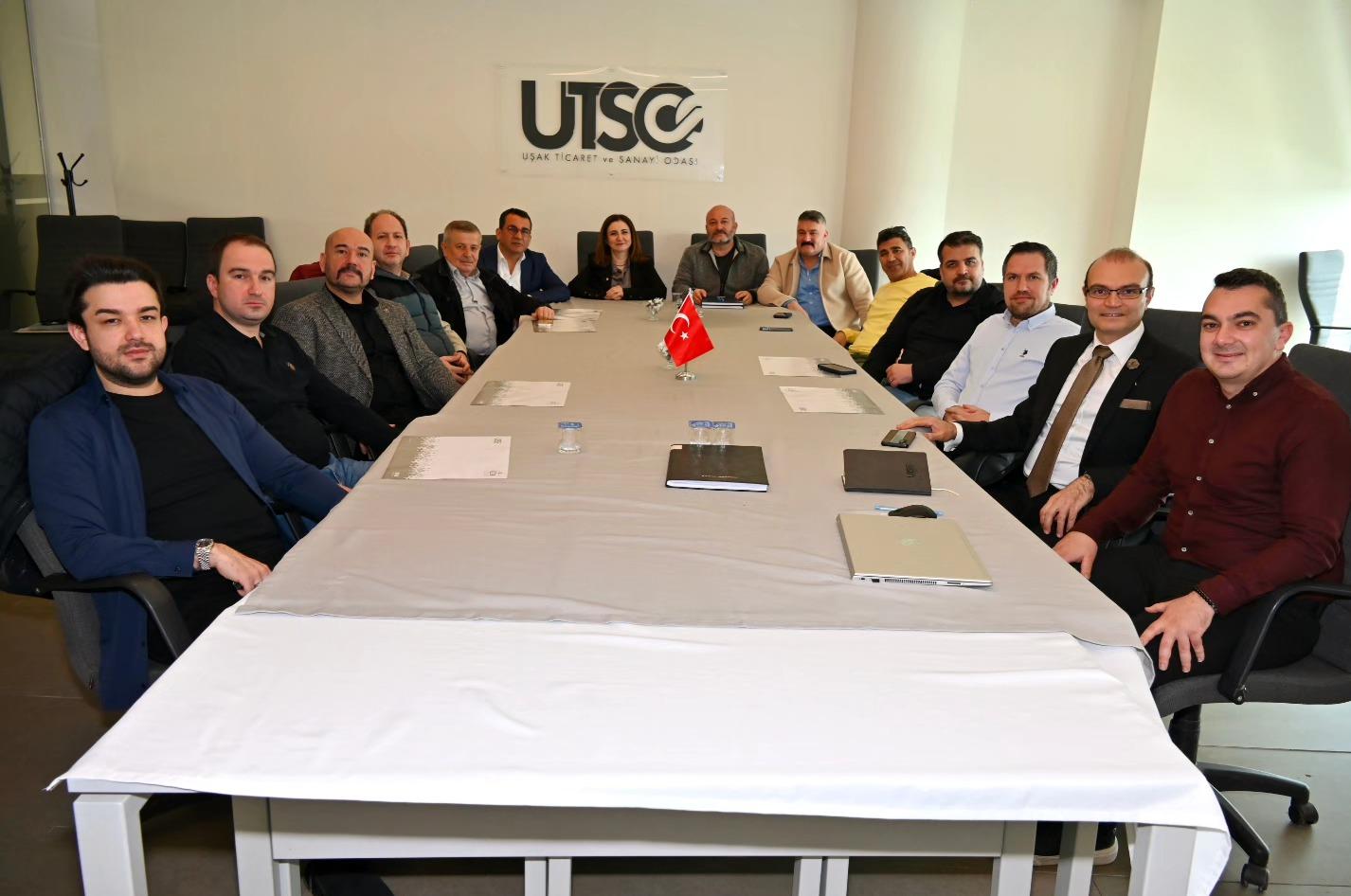 Uşak Tekstil ve Geri Dönüşüm Sektöründe Stratejik Gündem: Nisan Ayı Meslek Komiteleri Toplantısı Gerçekleştirildi