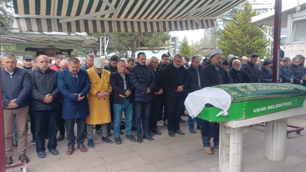 Uşak’ta Gönül Dönmez’e Son Veda: Siyaset ve Basın Dünyası Cenaze Töreninde Buluştu - d305aa91 343d 4ce4 97bd f9bdd004c3ed