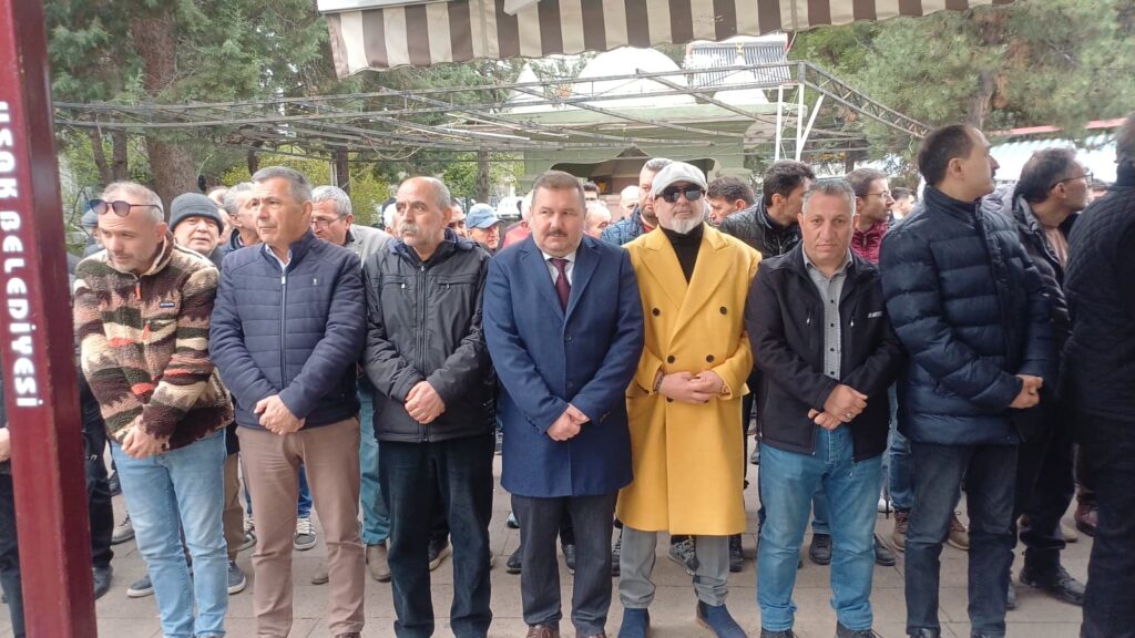 Uşak’ta Gönül Dönmez’e Son Veda: Siyaset ve Basın Dünyası Cenaze Töreninde Buluştu - d66fc8e6 4cfa 44d4 bb46 0780a1ac0edb