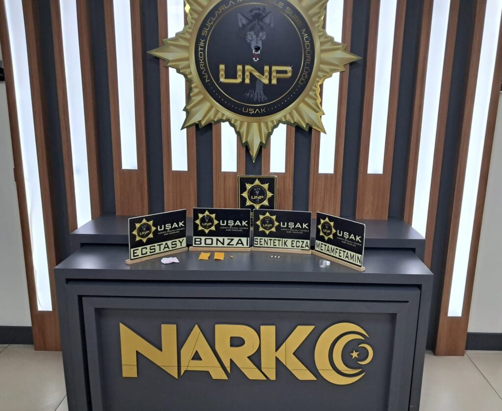 Uşak’ta Eş Zamanlı Uyuşturucu Operasyonu: 5 Şüpheli Tutuklandı, Binlerce Kullanımlık Madde Ele Geçirildi - d79cdf44 4fe0 4315 9ba4 44fd62712b68