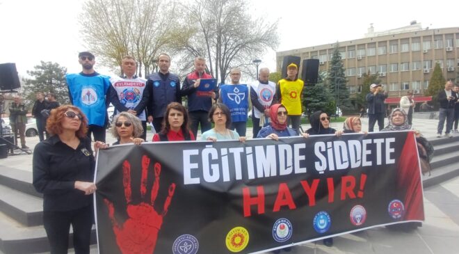 Uşak’ta Eğitim Sendikalarından Ortak Yürüyüş ve Açıklama: Binlerce Kişi Meydanlarda Buluştu