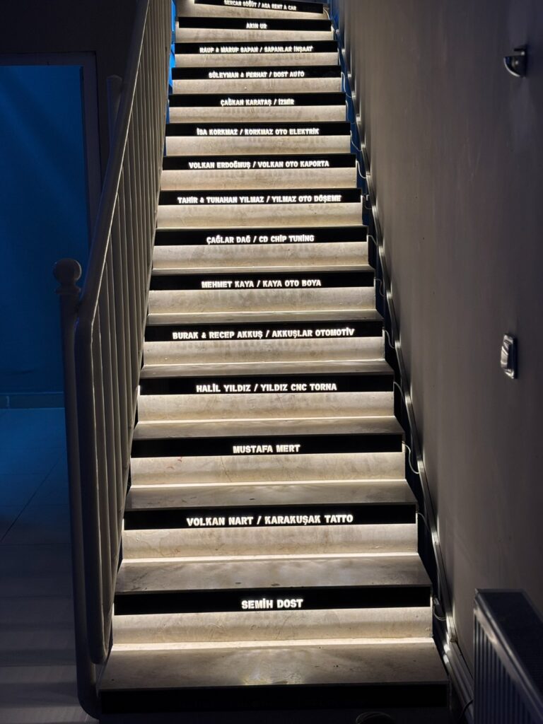 SERMAYESİZ GİRİŞİMCİLİK MODELİNDEN SEKTÖREL YENİLİĞE: UŞAKLI GENÇTEN DİKKAT ÇEKEN BAŞARI HİKÂYESİ - e430e0a5 8d12 41b9 a767 3b23aeaaf33e