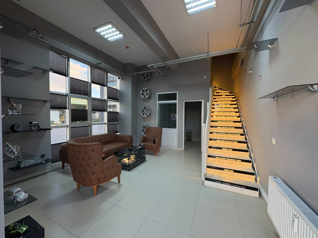 SERMAYESİZ GİRİŞİMCİLİK MODELİNDEN SEKTÖREL YENİLİĞE: UŞAKLI GENÇTEN DİKKAT ÇEKEN BAŞARI HİKÂYESİ - e93b68f7 2e70 4d8a afca 0c35f0ff6fbf