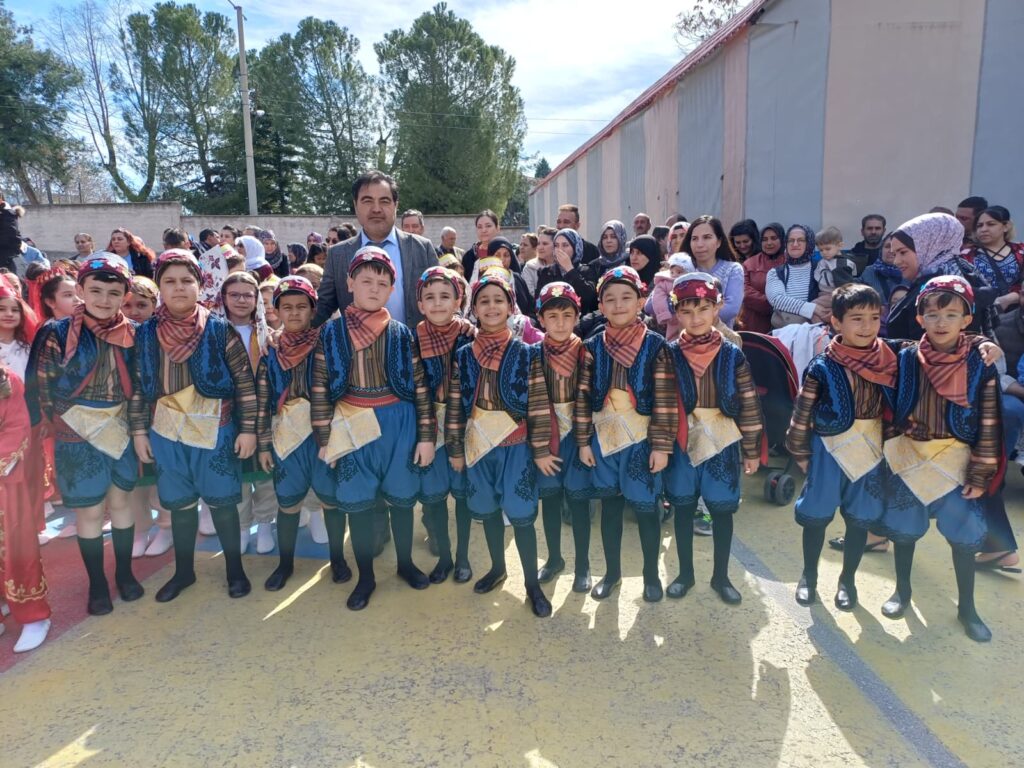 Uşak Aybey İlkokulu’nda 23 Nisan Coşkusu: Geleceğin Teminatı Çocuklar Bayramlarını Gururla Kutladı - ecc7ec44 03dd 45c7 8623 b74603fe4568