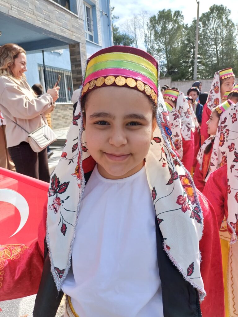 Uşak Aybey İlkokulu’nda 23 Nisan Coşkusu: Geleceğin Teminatı Çocuklar Bayramlarını Gururla Kutladı - f4ec9ee4 4e1e 4c29 95c6 d4c6dceb5f91