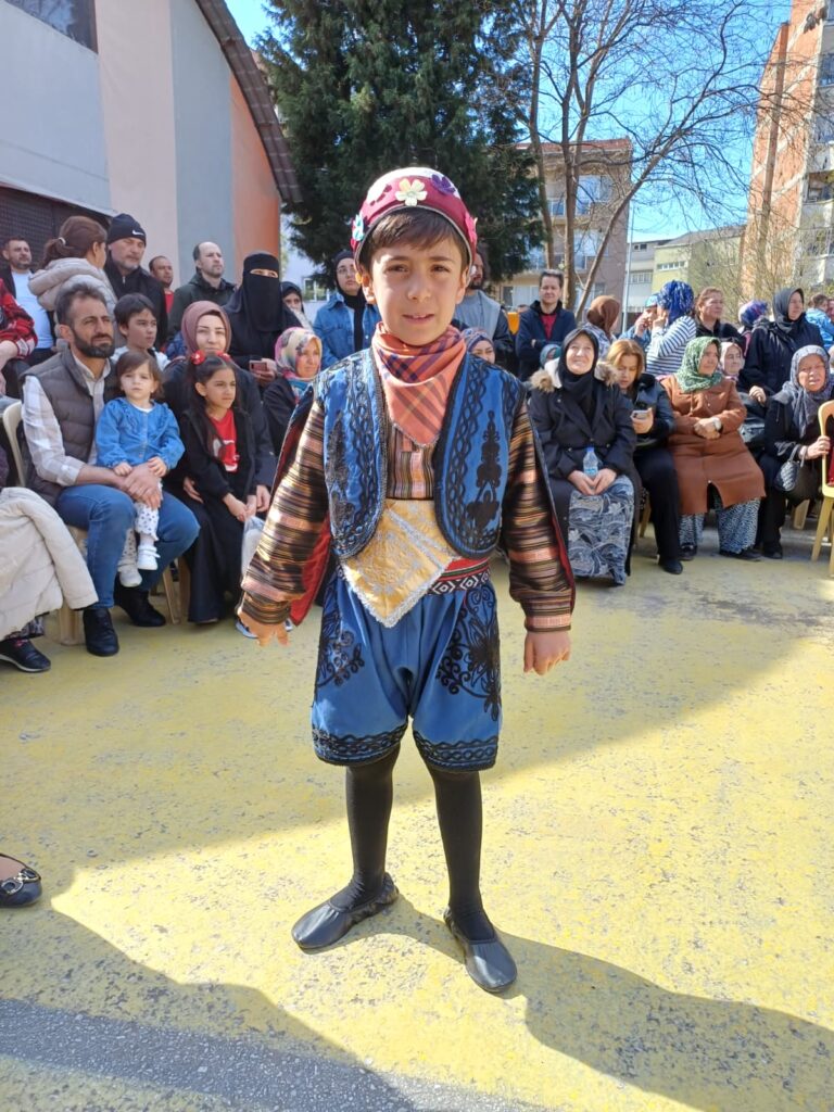 Uşak Aybey İlkokulu’nda 23 Nisan Coşkusu: Geleceğin Teminatı Çocuklar Bayramlarını Gururla Kutladı - fb06ec3c f59a 4f54 9e18 3b60af3f7dc3