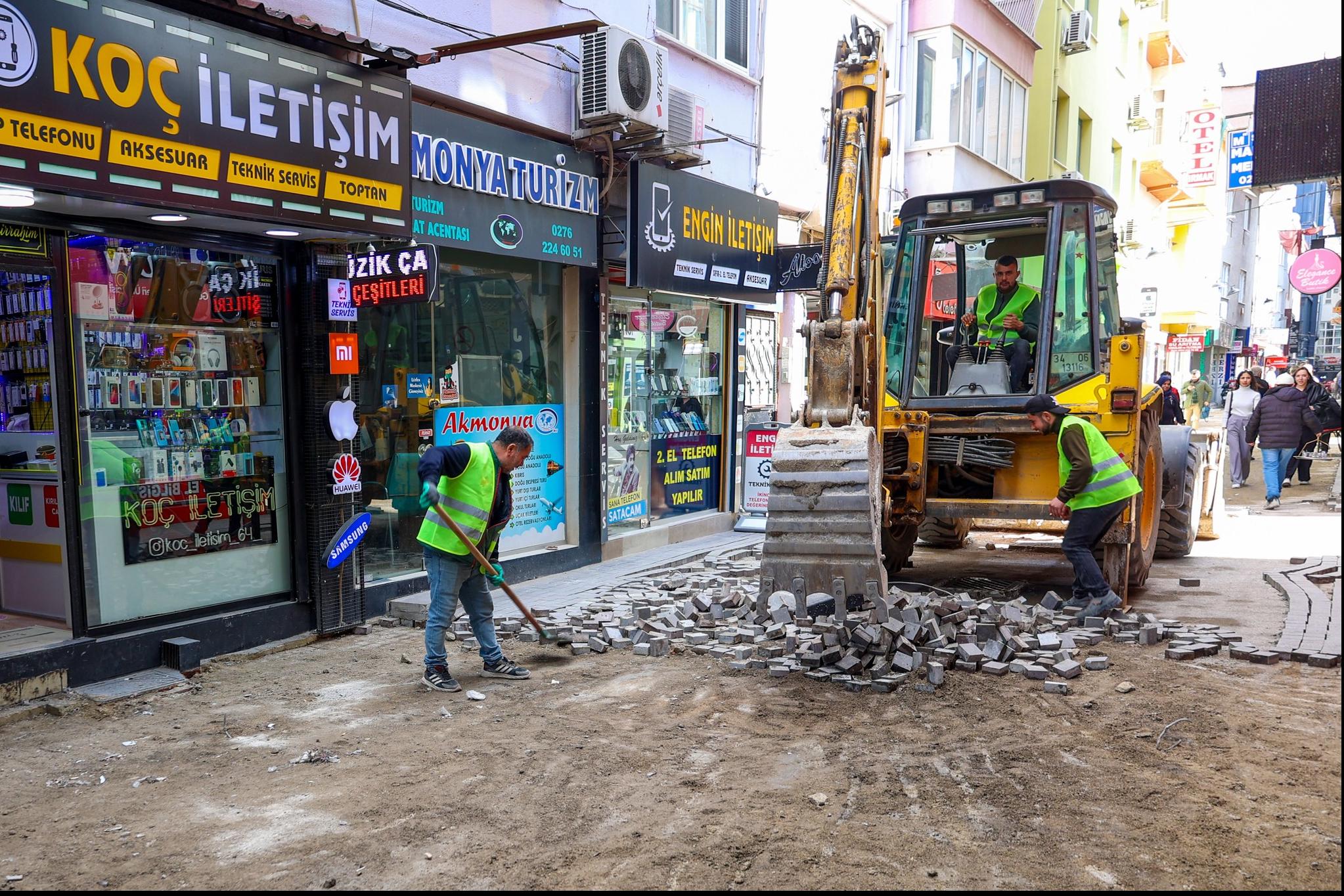 Uşak’ta Altyapı Güçleniyor: Kurtuluş Mahallesi’nde Yağmur Suyu Hattı Çalışmaları Hız Kesmeden Sürüyor